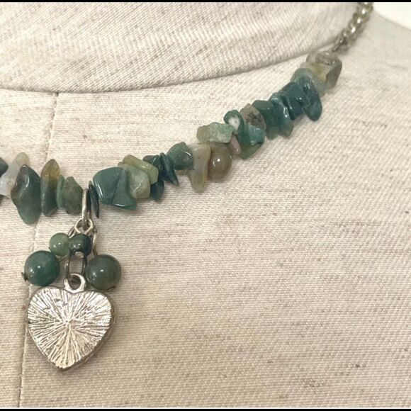 Silver tone heart pendant natural stones necklace - Picture 7 of 10